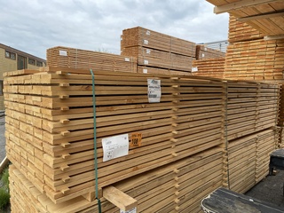 Ca. 168x Douglas planken fijnbezaagd 25x150mm, lengte 500cm